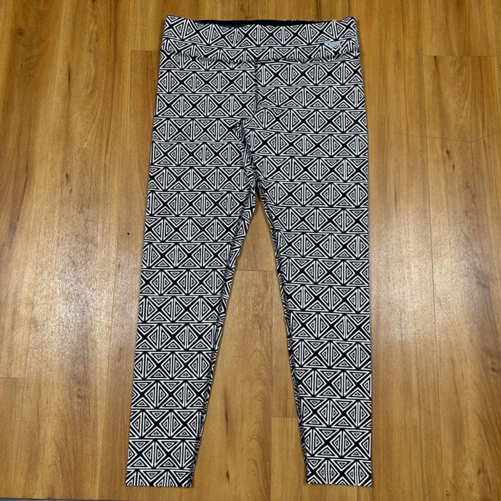 PINK Victoria's Secret Women's Black and White 
Geometric Leggings size:M